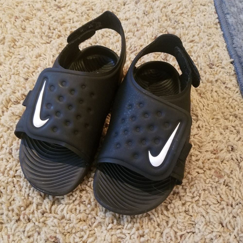 Toddler 9c Nike sandals